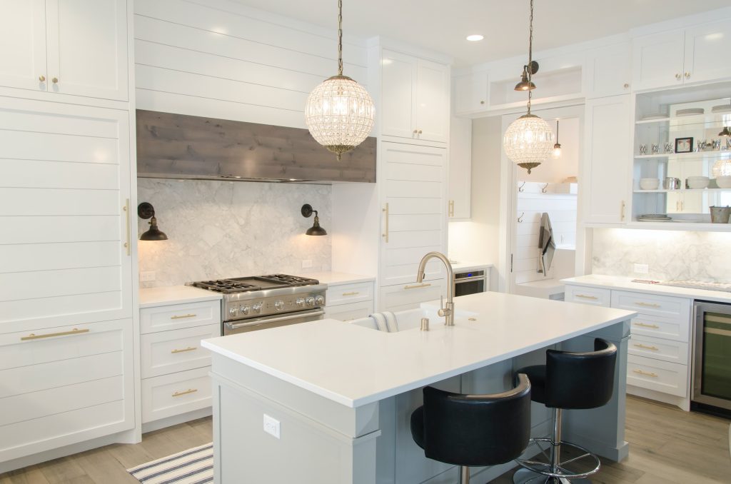 white kitchen cabinets for the minimalist